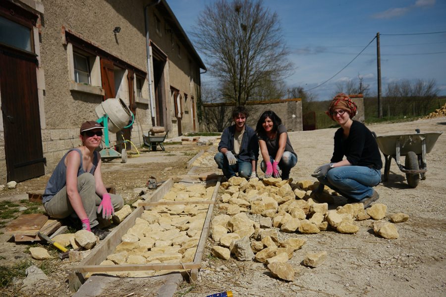 réalisation des caniveaux en pierre